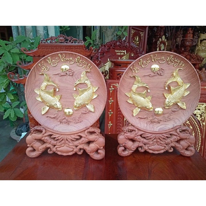 Đĩa đôi cá chép gỗ hương nguyên khối.